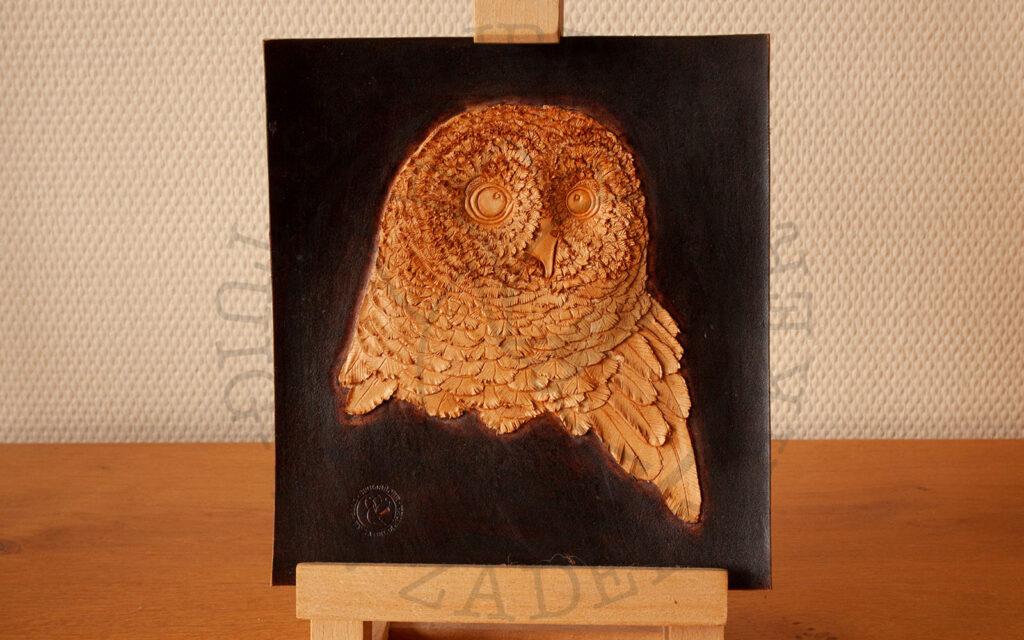 Leather carved owl uil gecarved in leer