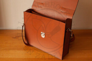 Aktetas tuigleer cognac schoudertas