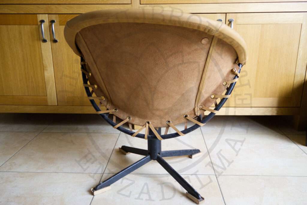 Balloonchair van Lusch&Co achterzijde buffelleer