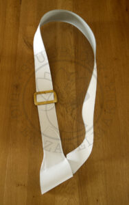 Bandolier wit leer drager bijl sabel schutterij